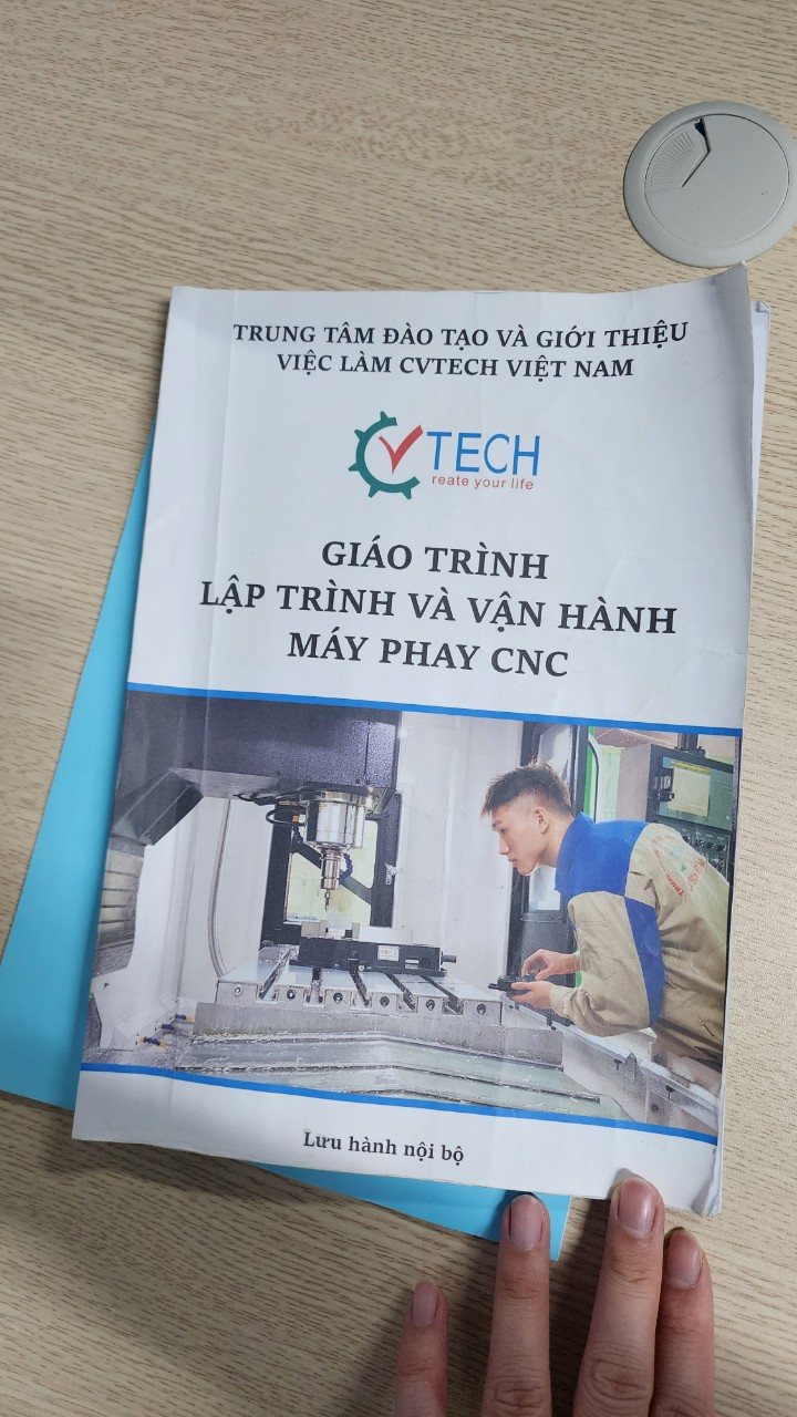 Bìa giáo trình Lập trình và vận hành máy phay CNC của CVTECH
