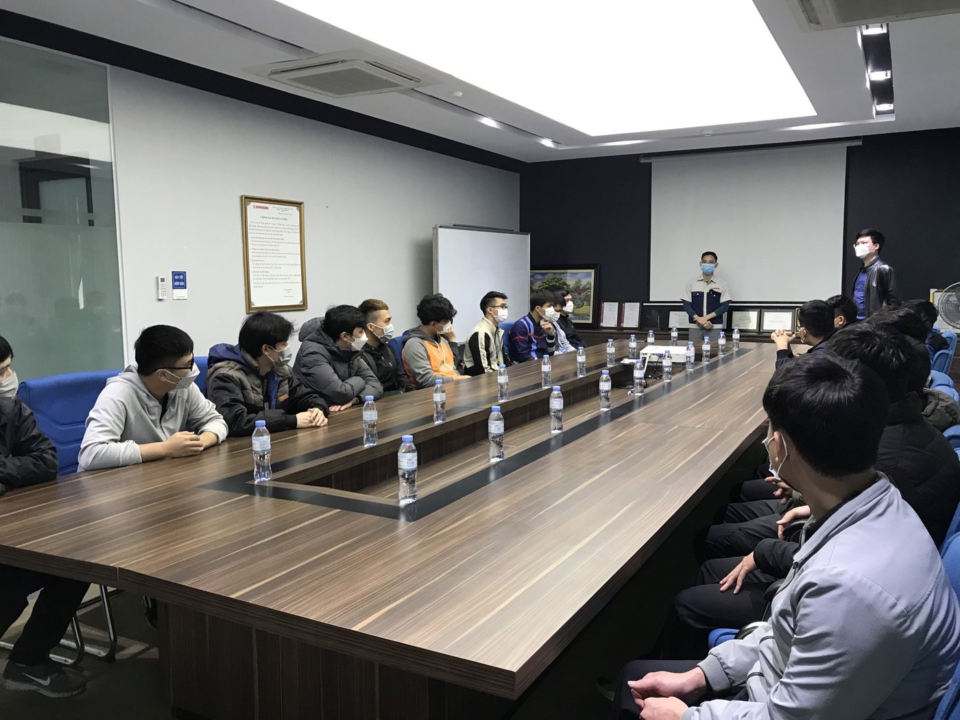 Lớp đào tạo tại doanh nghiệp trong phòng họp